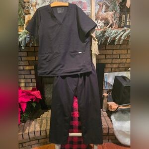 Figs Black Technical Collection Scrub Set